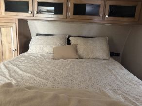 2018 Forest River Rockwood Ultra Lite 5th Wheel Photo 5