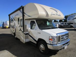 2018 Thor Motorhome Four Winds Class C Photo 2