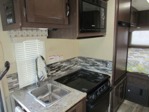 2018 Thor Motorhome Four Winds Class C Photo 6