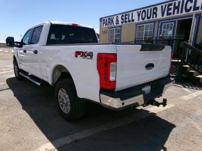 2019 Ford F250 XLT Super Duty Crew Cab 4X4 Diesel Truck Photo 3