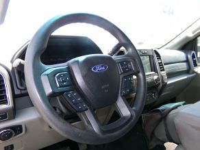 2019 Ford F250 XLT Super Duty Crew Cab 4X4 Diesel Truck Photo 6