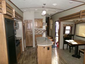 2019 Keystone Laredo Super Lite 5th wheel Photo 3