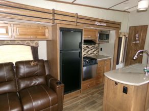 2019 Keystone Laredo Super Lite 5th wheel Photo 4