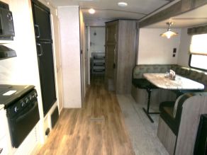 2019 Winnebago Minnie Plus 31BHDS Travel Trailer Photo 3