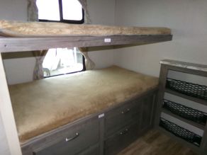 2019 Winnebago Minnie Plus 31BHDS Travel Trailer Photo 5