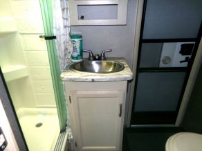 2019 Winnebago Minnie Plus 31BHDS Travel Trailer Photo 6
