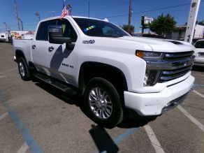 2020 Chevrolet Silverado 2500 HD Crew Cab High Country Diesel Truck 4X4 Photo 2