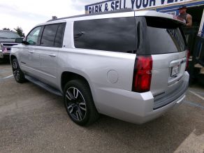 2020 Chevrolet Suburban LT RST Photo 3