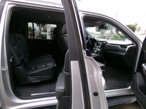 2020 Chevrolet Suburban LT RST Photo 6