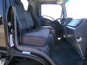 2020 Isuzu NPR Box Truck with lift Photo 6