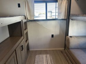 2020 Keystone Hideout Triple Bunkhouse 5th Wheel Photo 4