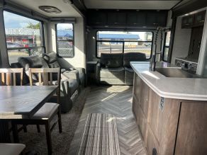 2021 Dutchman Astoria Platinum 5th Wheel Photo 4