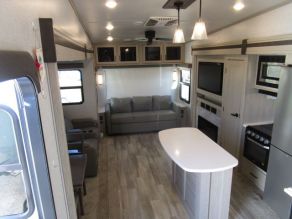2021 Forest River 5th Wheel Rockwood Ultra-lite Photo 5