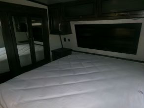 2021 Keystone 5th Wheel Voltage 3551 Toy Hauler Photo 6