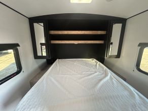 2022 Keystone Springdale Travel Trailer Photo 5