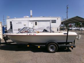 1976 Gulfstream I O Power Boat  18'