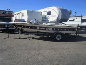 1982 Mastercraft 19ft Stars Strips Comp Ski Boat