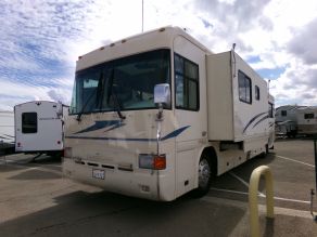2000 Country Coach Intrigue Class A Diesel Pusher