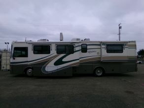 2002 Fleetwood 37U Discovery Class-A Pusher  37'