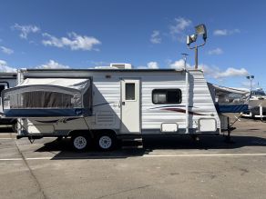 2003 Thor Tahoe Hybrid Travel Trailer  25'