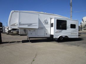 2007 Cedar Creek 5th Wheel Silverback  32'