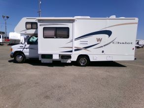 2008 Winnebago Chalet Class-C  25'