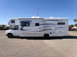 2011 Fleetwood Jamboree Class C Motorhome  32'