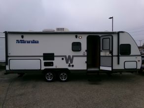 2013 Winnebago Minnie Ultra Lite Travel Trailer  22'