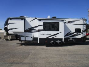 2017 Dutchman 5th Wheel Voltage 3005 Toy Hauler
