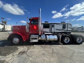 2017 Peterbilt 389 Semi Day Cab