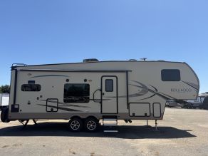 2018 Forest River Rockwood Ultra Lite 5th Wheel  29'