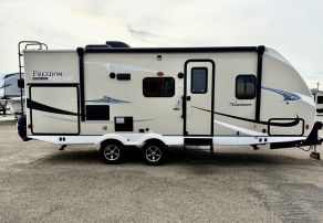 2019 Coachmen Freedom Express Travel Trailer  24'
