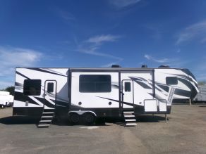 2021 Keystone 5th Wheel Voltage 3551 Toy Hauler